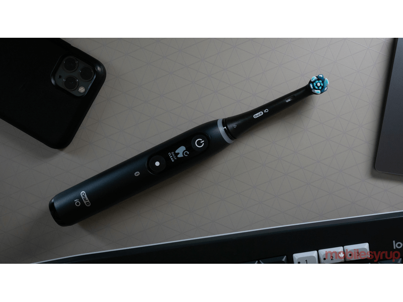 Oral-B iO8 Elektromos fogkefe, fekete