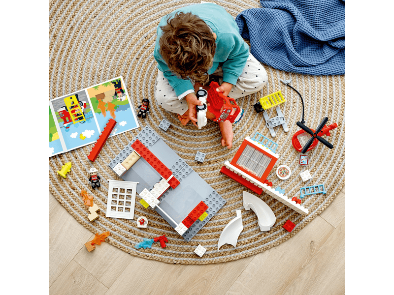 LEGO® DUPLO® Tűzoltóállomás és helikopter (10970)