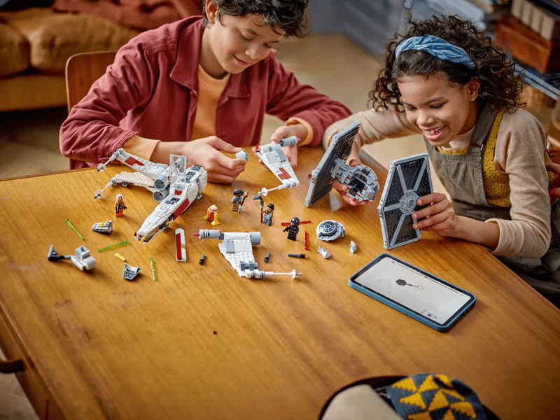 LEGO 75393 TIE Fighter és X Wing mix