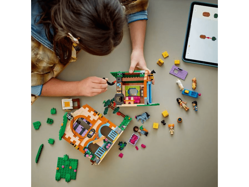 LEGO® Friends Farma ponija i štala (42654)