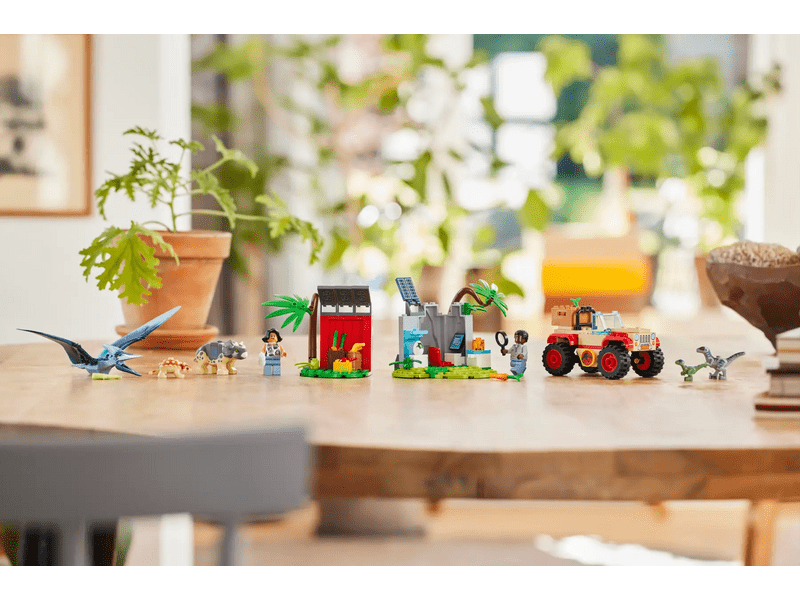 LEGO® Jurassic World™ Centar za spašavanje malih dinosaura (76963)
