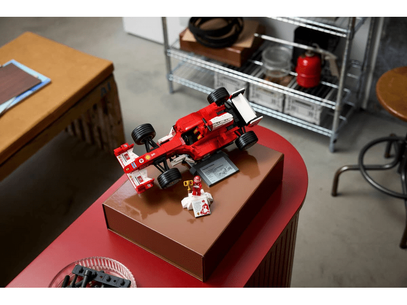 LEGO® Icons Ferrari F2004 és Michael Schumacher (11375)