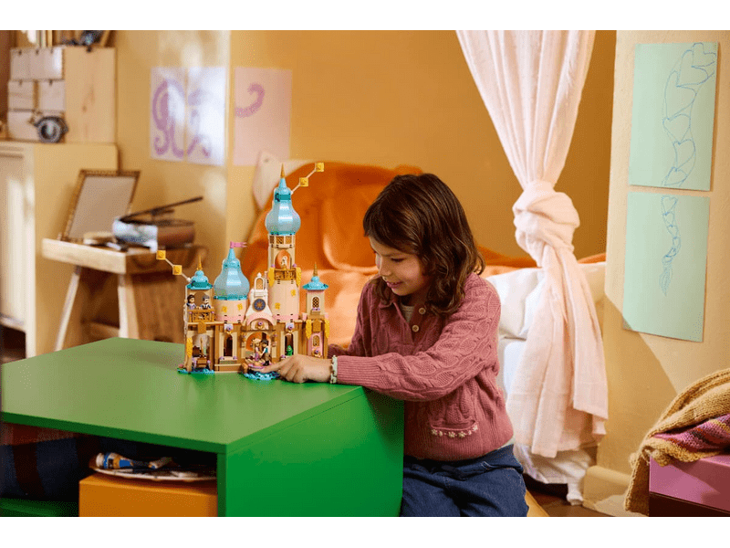 LEGO® Disney Princess Aranyhaj kastélya (43297)