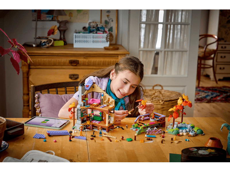LEGO® Friends Otthonos kabin az őszi erdőben (42705)