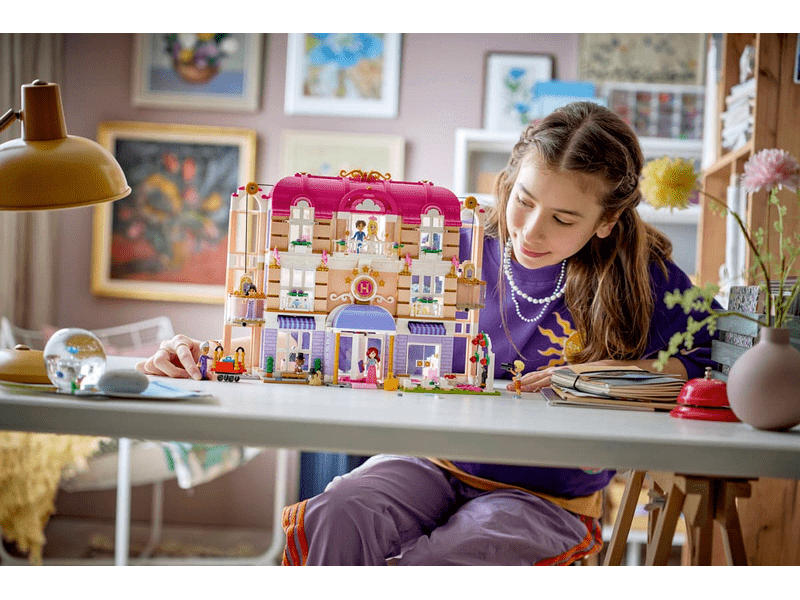 LEGO® Friends Heartlake City Grand Hotel (42704)