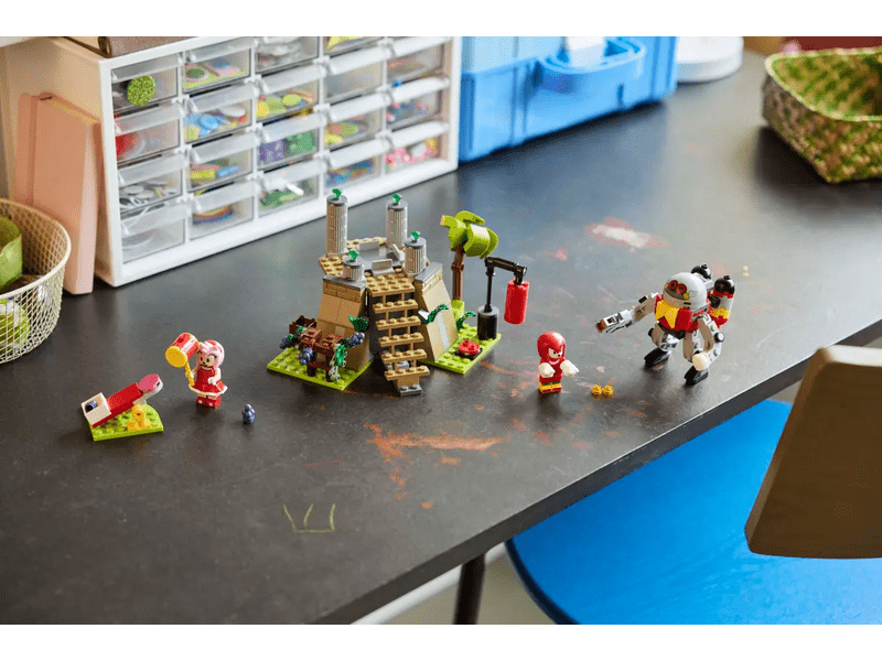 LEGO® Knuckles and the Master Emerald Shrine (76998)