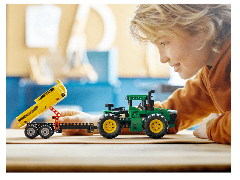 LEGO® Technic™ John Deere 9620R 4WD Tractor (42136)