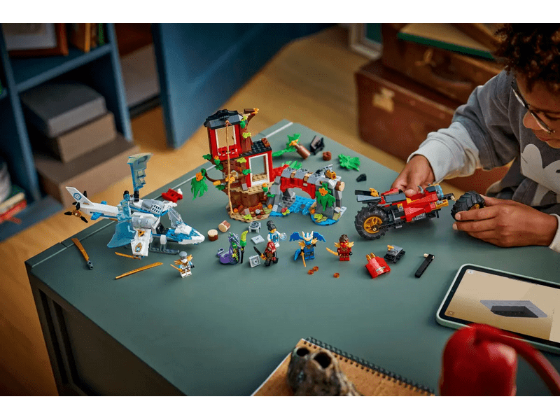 LEGO® Ninjago® Nindzsajárművek csatája a lombháznál (71857)