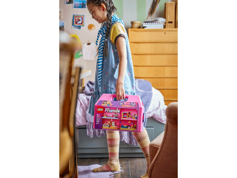 LEGO® Friends Kreatív, bőröndalakú babaház (42697)