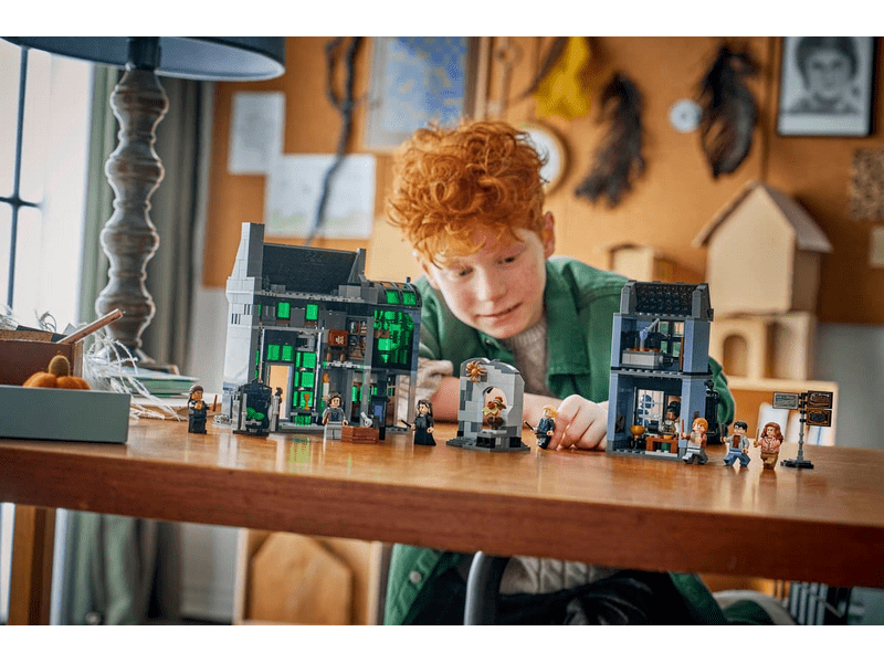LEGO® Harry Potter™ A Zsebpiszok köz™ varázslóboltjai (76471)