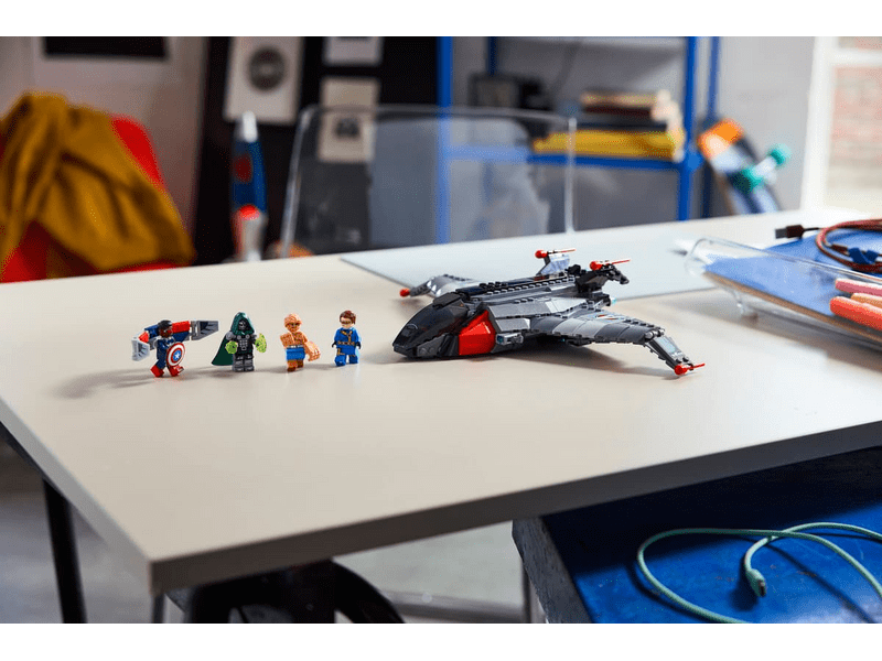 LEGO® Marvel Bosszúállók: Doctor Doom ébredése Quinjet (76347)