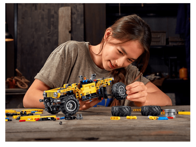 LEGO® Technic™ Jeep® Wrangler (42122)