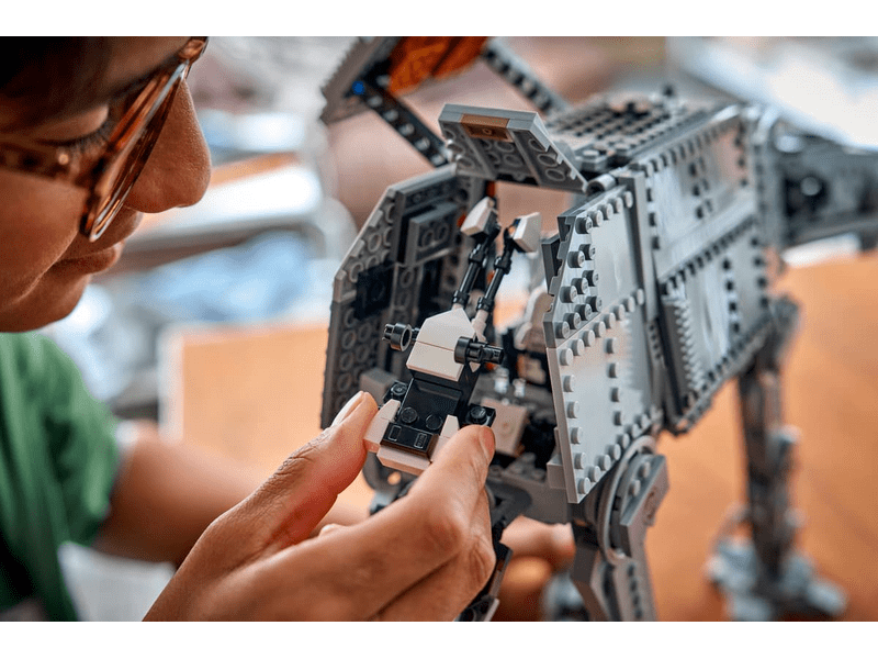 LEGO® Star Wars™ Az Újjászületett Birodalom AT-AT™ lépegetője INT-4-gyel (75454)