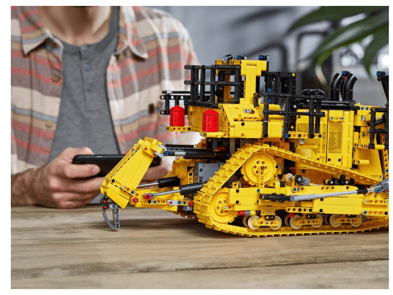 LEGO® Technic™ Applikációval irányítható Cat® D11 buldó (42131)