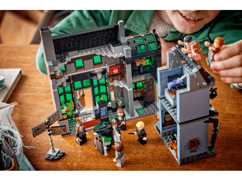 LEGO® Harry Potter™ A Zsebpiszok köz™ varázslóboltjai (76471)