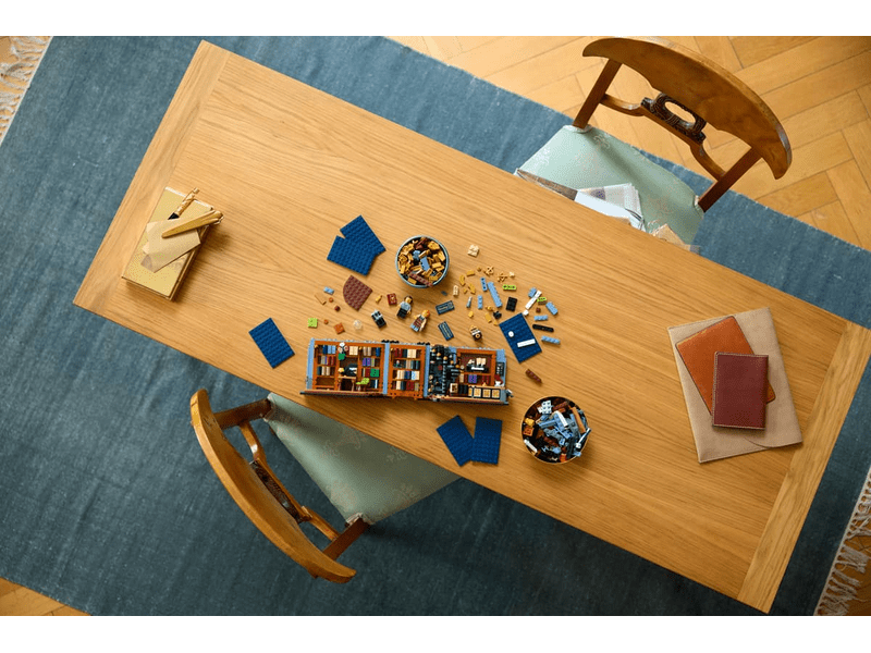 LEGO® Icons™ Könyvkuckó: Könyvesbolt (11379)