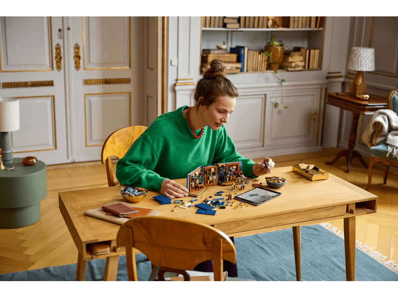 LEGO® Icons™ Könyvkuckó: Könyvesbolt (11379)