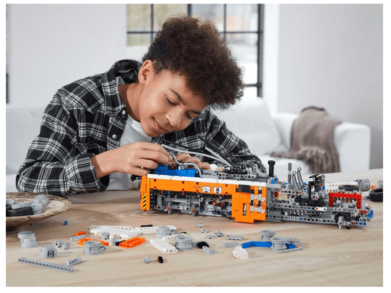 LEGO® Technic™ Nagy terherbírású vontató (42128)