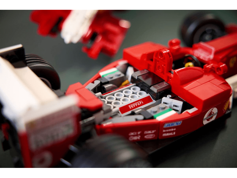 LEGO® Icons Ferrari F2004 és Michael Schumacher (11375)
