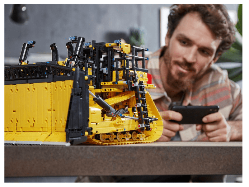 LEGO® Technic™ Applikációval irányítható Cat® D11 buldó (42131)