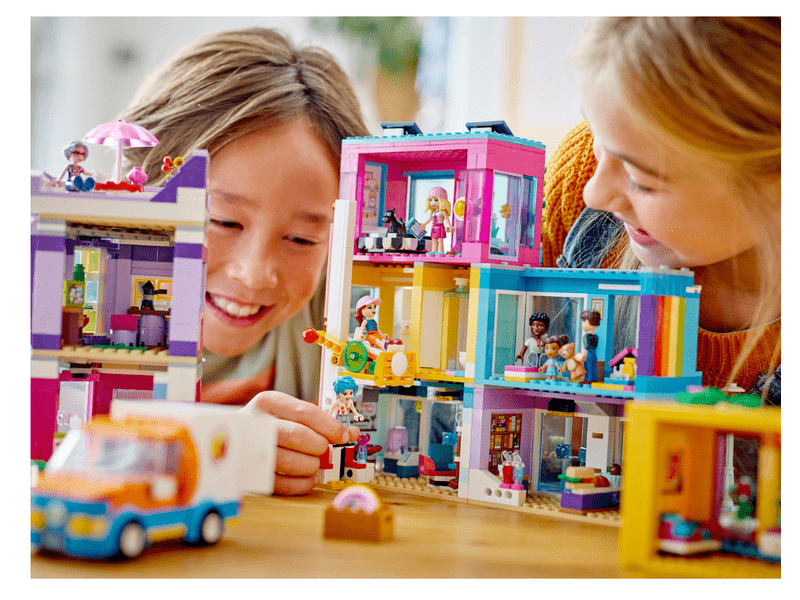 LEGO® Friends Fő utcai épület (41704)