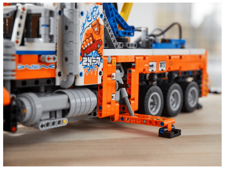 LEGO® Technic™ Nagy terherbírású vontató (42128)