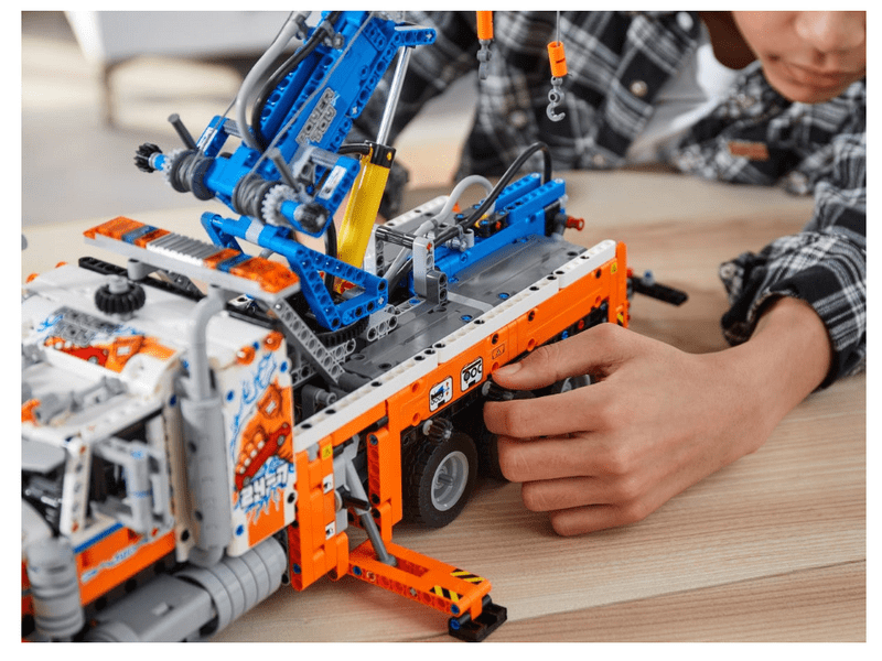 LEGO® Technic™ Nagy terherbírású vontató (42128)