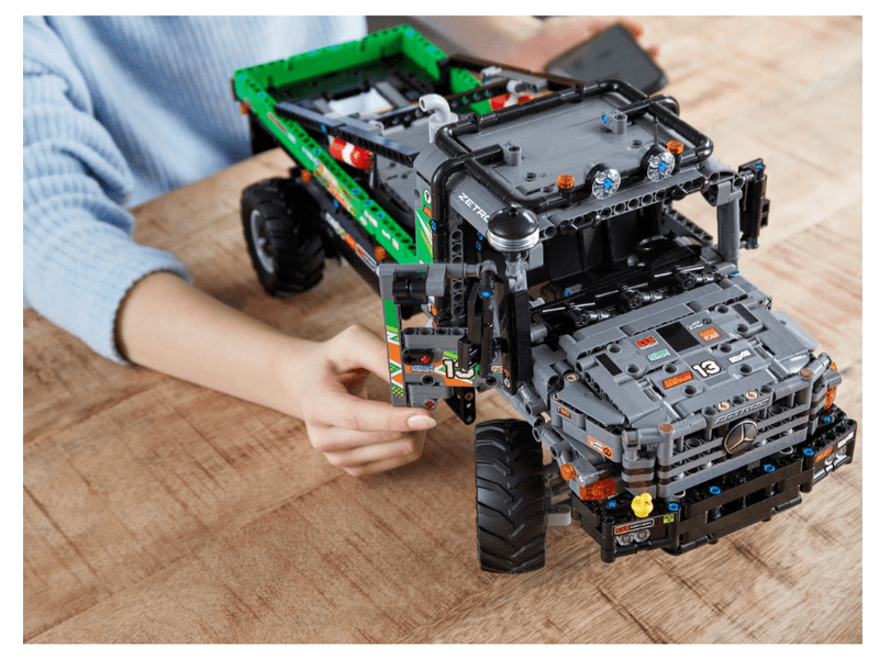 LEGO® Technic™ Applikációval irányítható 4x4 Mercedes-B (42129)