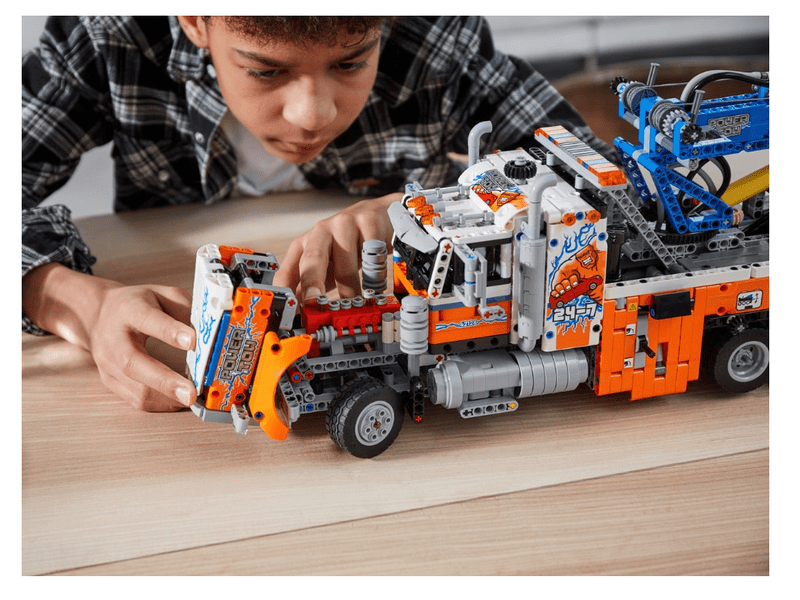 LEGO® Technic™ Nagy terherbírású vontató (42128)