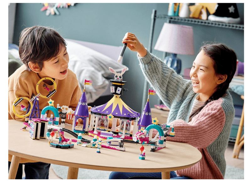 LEGO® Friends Varázslatos vidámparki hullámvasút (41685)