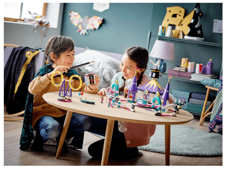 LEGO® Friends Varázslatos vidámparki hullámvasút (41685)