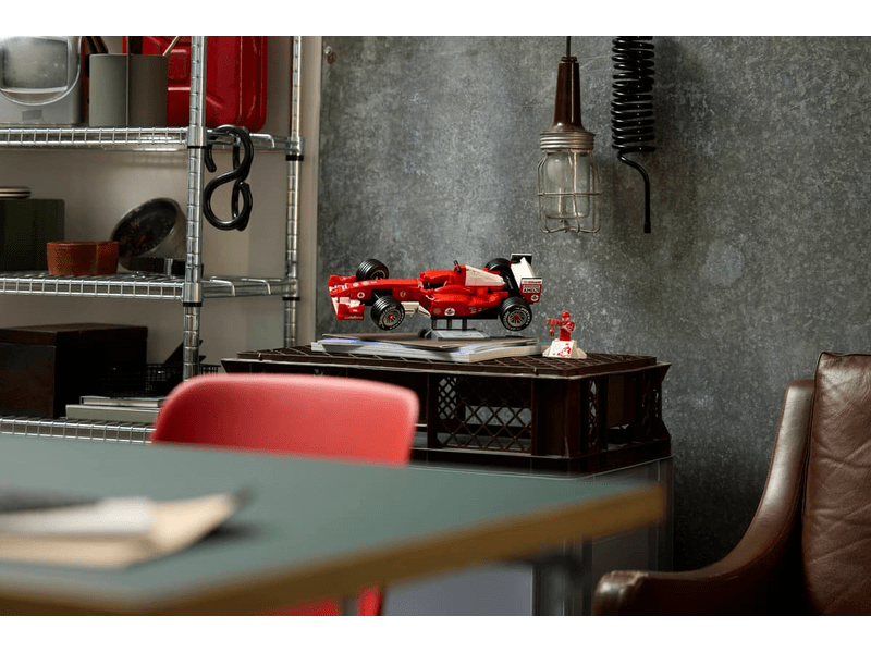 LEGO® Icons Ferrari F2004 és Michael Schumacher (11375)