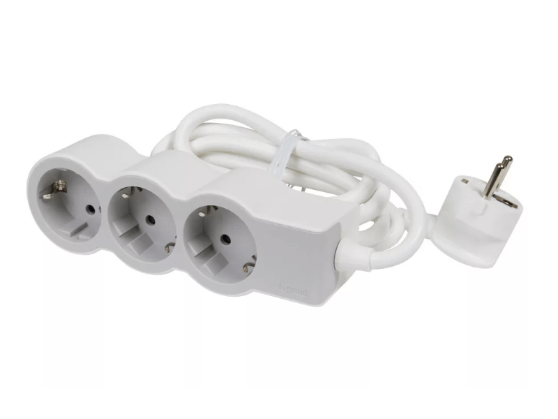 Legrand 694549 3x2P+F Standard hármas elosztó, 1,5m, 16 A