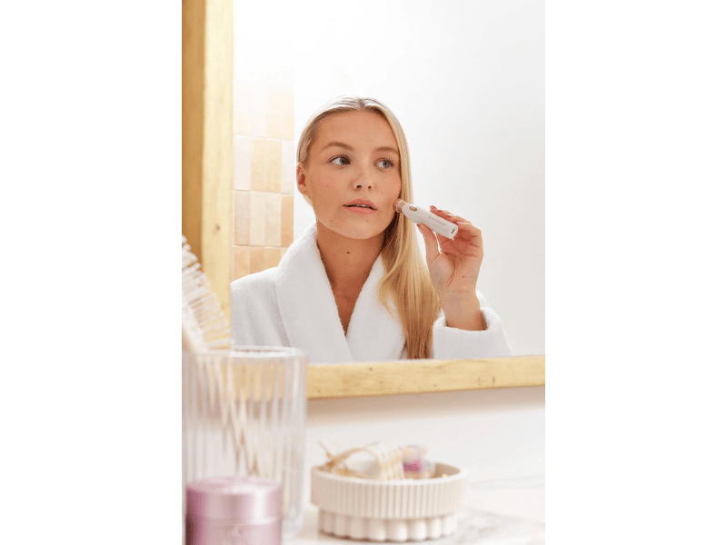 Remington WFS200 BareMe™ 2-u-1 uređaj za uklanjanje dlačica s lica