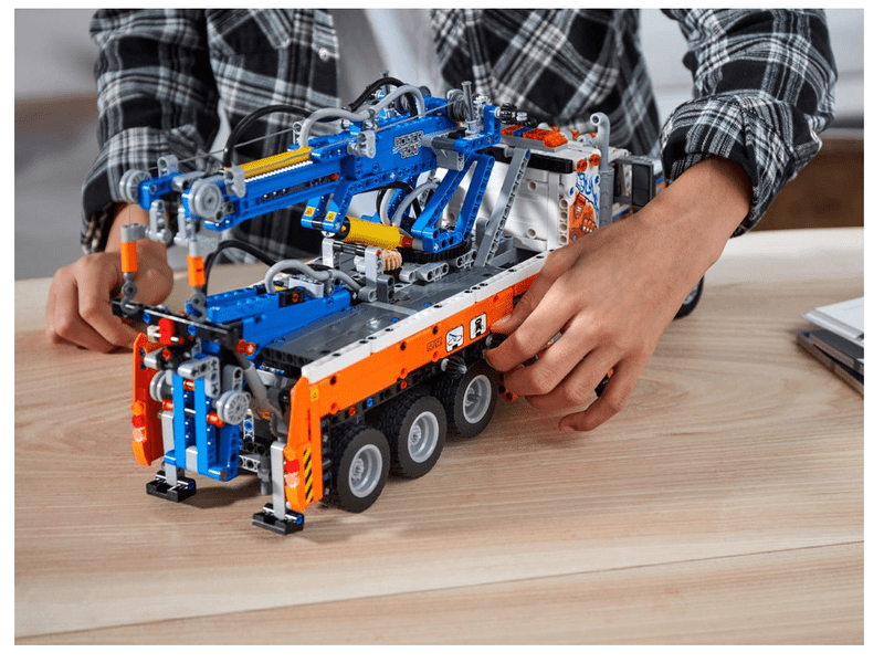 LEGO® Technic™ Nagy terherbírású vontató (42128)
