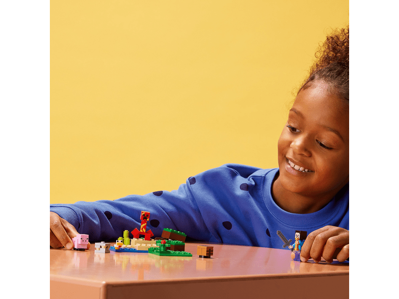 LEGO® Minecraft® A Creeper™ rajtaütés (21177)