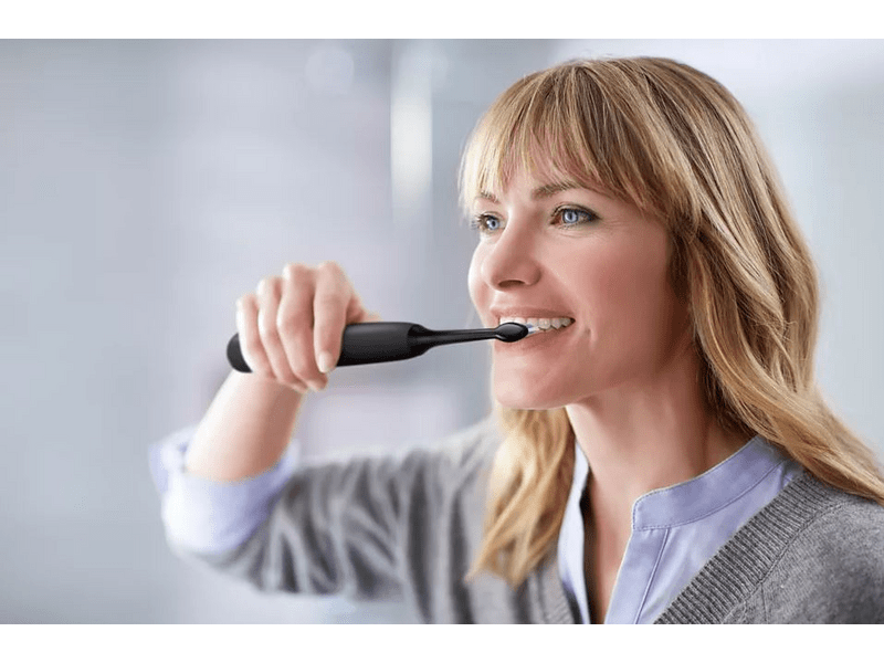 Philips Protective Clean 4300 fogkefe+tok (fekete) (HX 6800/87)