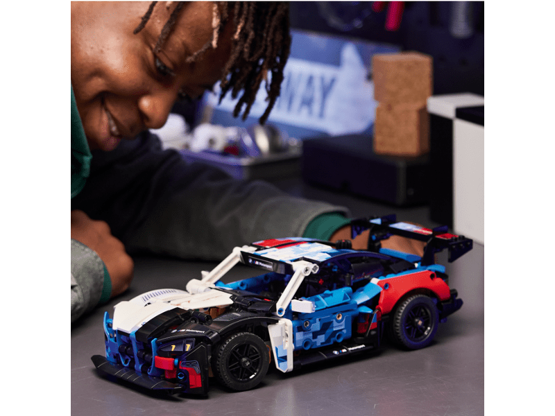 LEGO® Technic BMW M4 GT3 EVO versenyautó (42226)