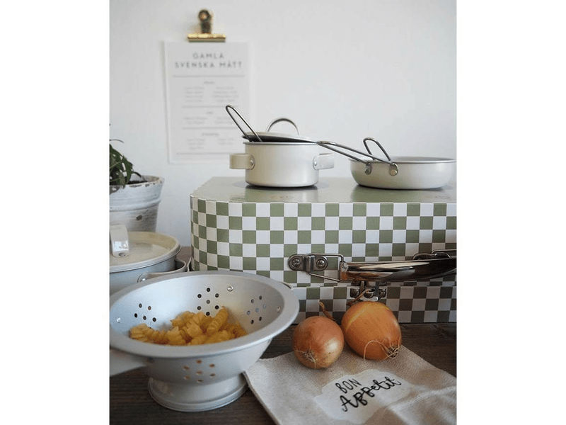 Konyhai készlet böröndbe csomagolva