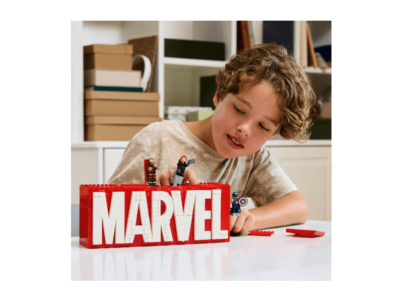 LEGO® Marvel: MARVEL logó és minifigurák (76313)