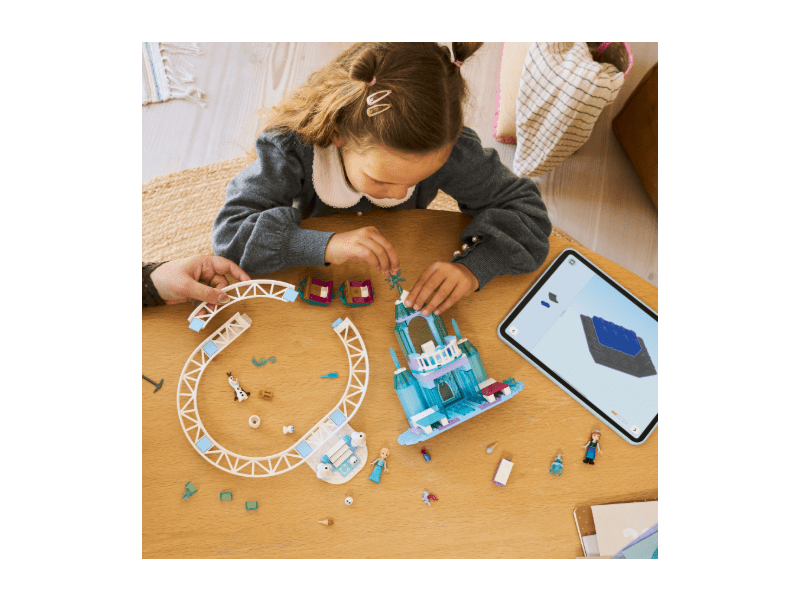 LEGO® Disney Jégvarázs Elsa jégkastélya és szánkós kalandjai (43281)
