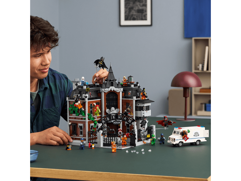LEGO® DC Batman™ Arkham Asylum™ (76300)