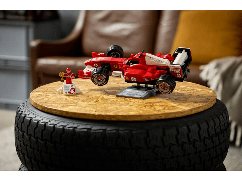 LEGO® Icons Ferrari F2004 és Michael Schumacher (11375)