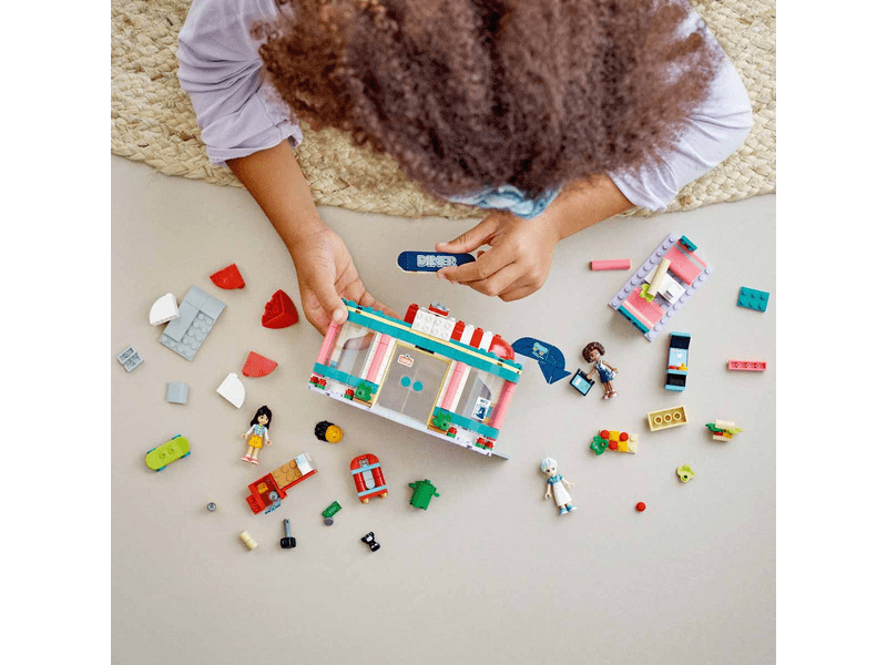 LEGO® Friends Heartlake belvárosi büfé (41728)