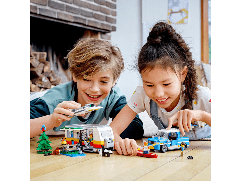 LEGO® Creator Családi vakáció lakókocsival (31108)
