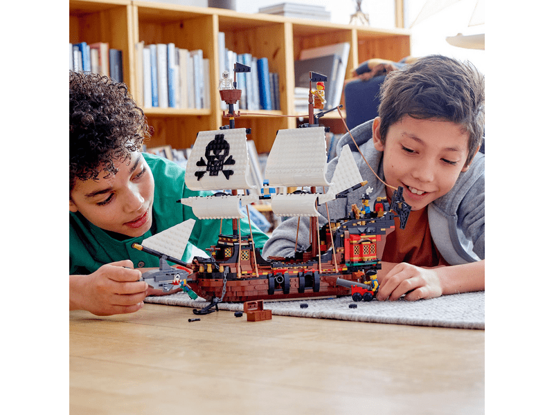 LEGO® Creator Kalózhajó (31109)