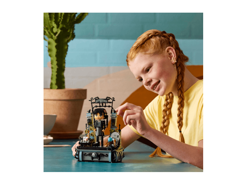 LEGO® Wednesday: Figura Wednesday Addams (76780)