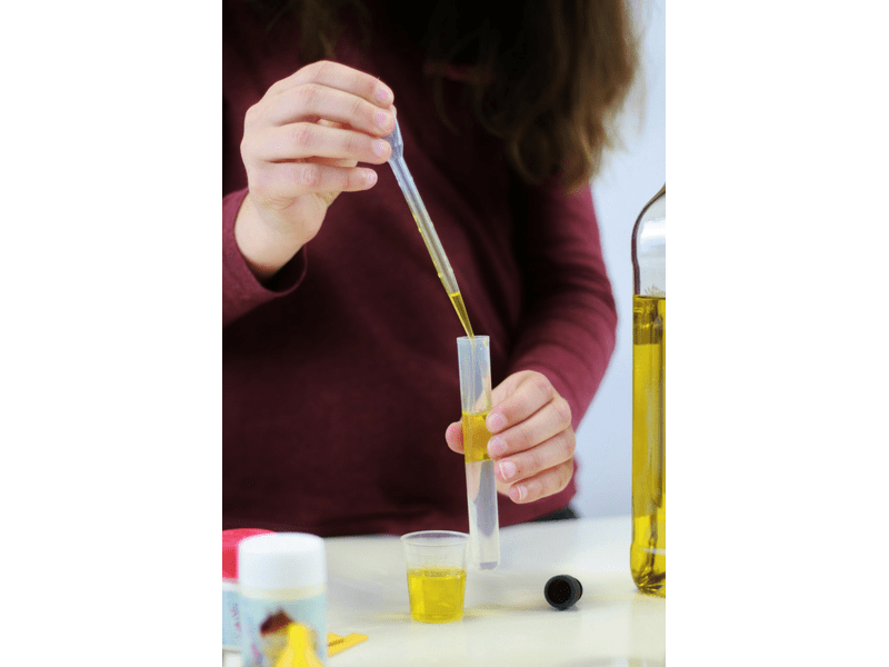 Buki 8360 Kémiai labor 150 kísérlettel