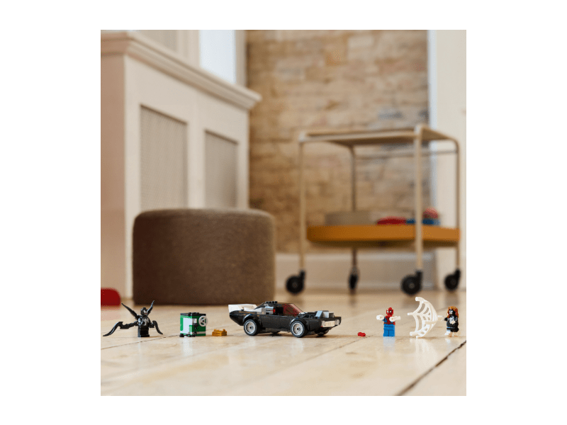 LEGO® Marvel Spider-Man vs. Venomov sportski auto (76309)