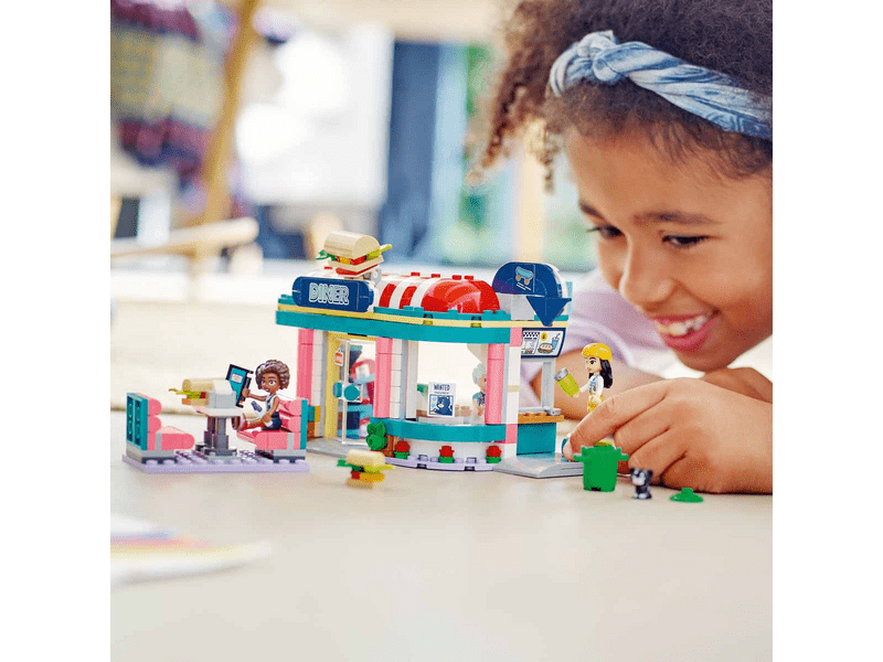 LEGO® Friends Heartlake belvárosi büfé (41728)